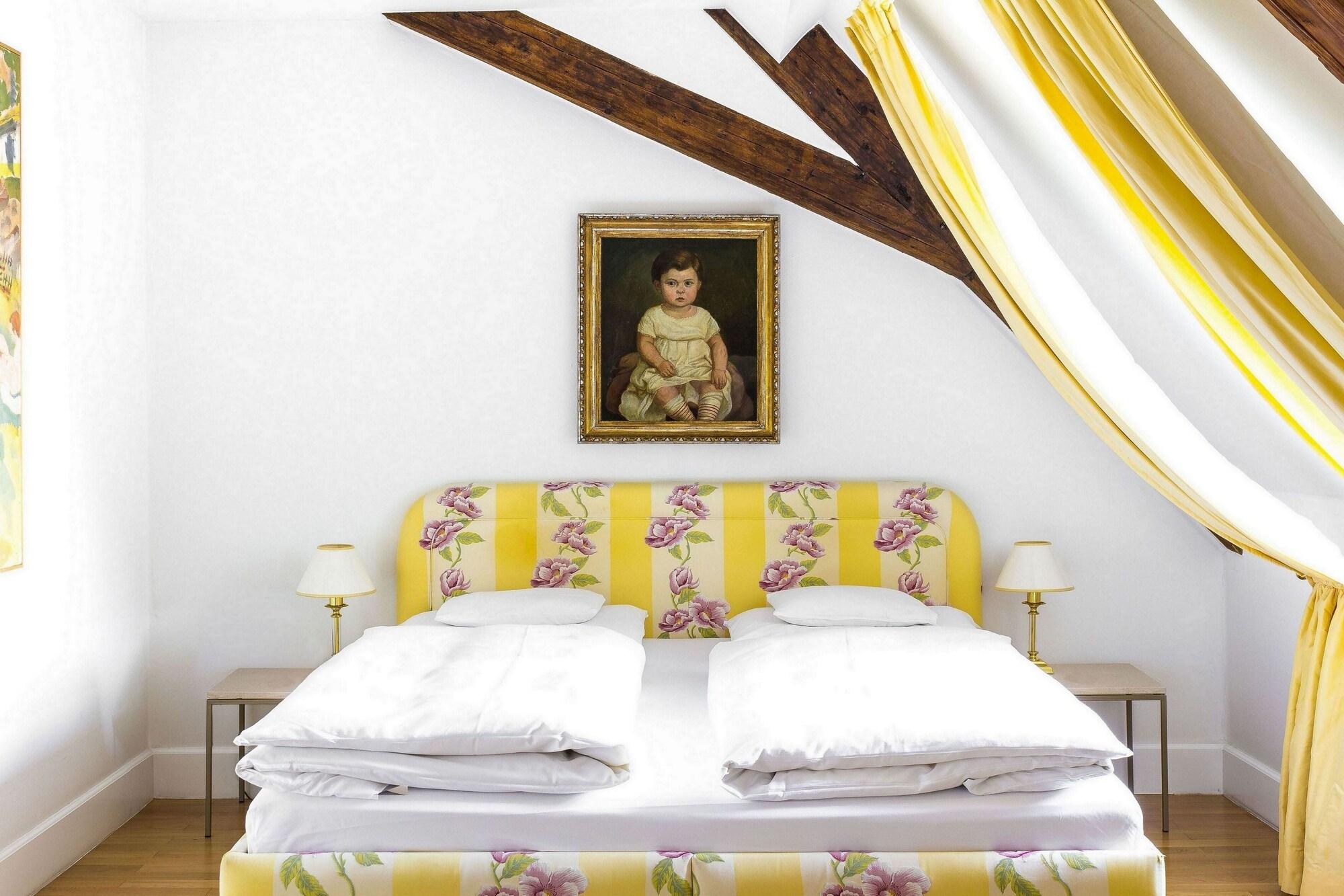 シュロスバーグホテル ダス クンストホテル グラーツ エクステリア 写真 A bedroom in the hotel