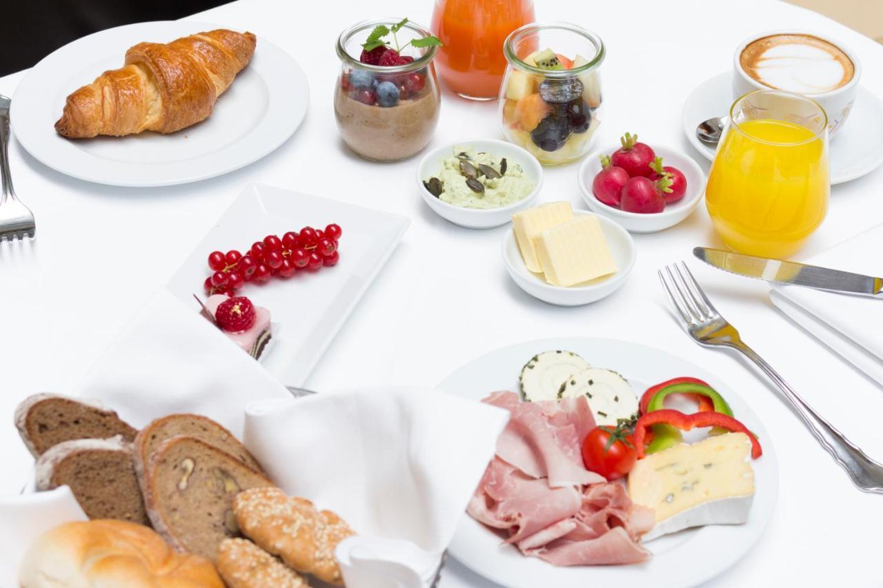 シュロスバーグホテル ダス クンストホテル グラーツ エクステリア 写真 A typical continental breakfast