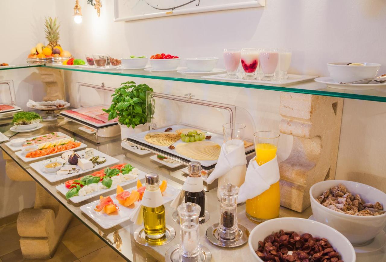 シュロスバーグホテル ダス クンストホテル グラーツ エクステリア 写真 A buffet at a hotel