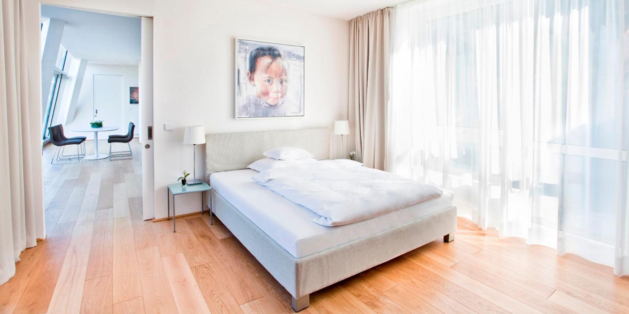 シュロスバーグホテル ダス クンストホテル グラーツ エクステリア 写真 A typical bedroom in a serviced apartment